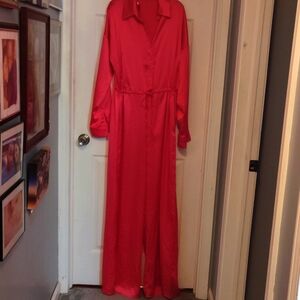 Pretty little thing: Silky, flowy, light weight jumpsuit !